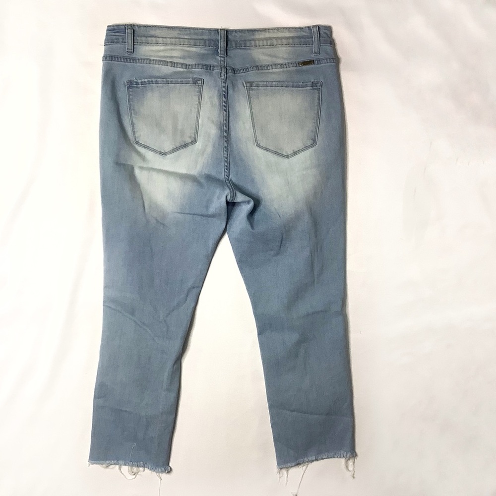 KanCan Distressed Light Wash Raw Hem Crop Jeans Size 15 / 31 - Picture 3 of 9